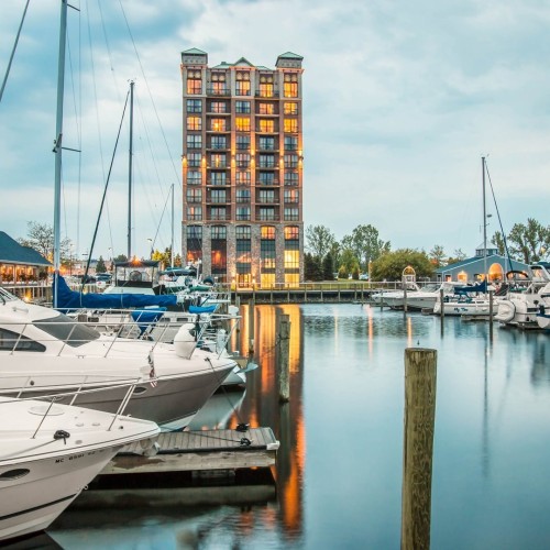 Shoreline Inn & Conference Center, Ascend Hotel Collection