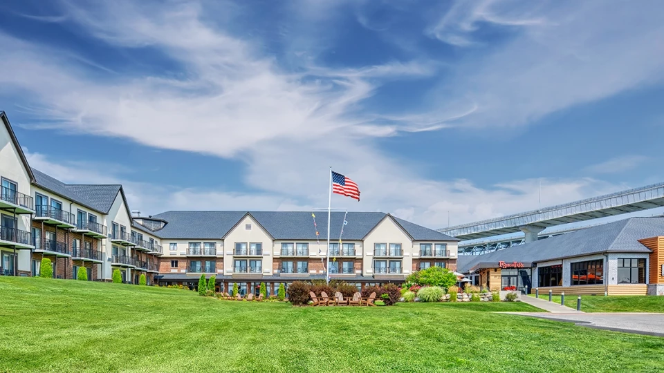 Double Tree Freighters exterior facing river daytime