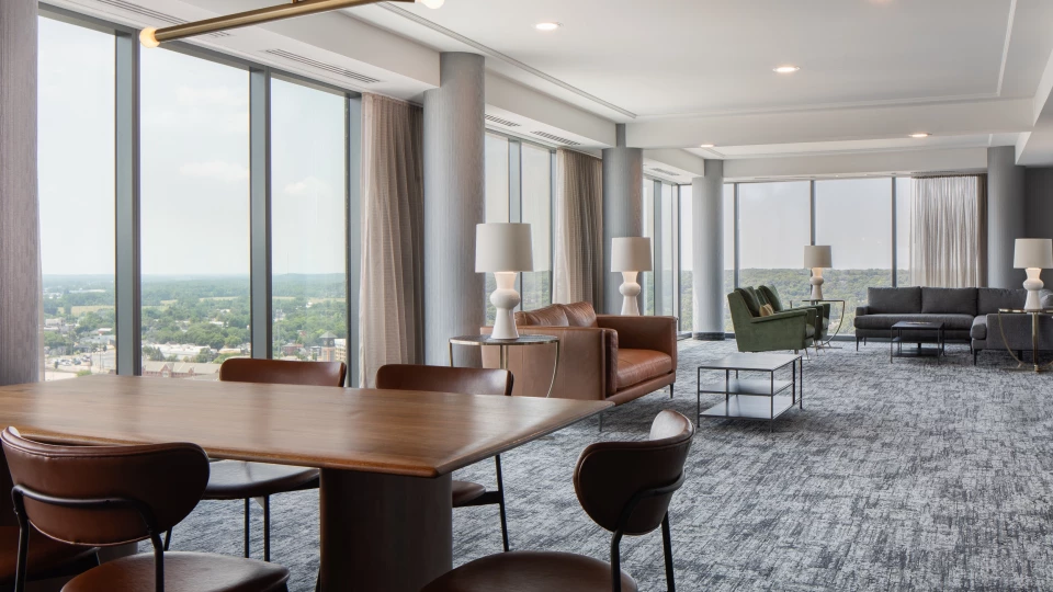 Amway Grand De Vos Suite Living