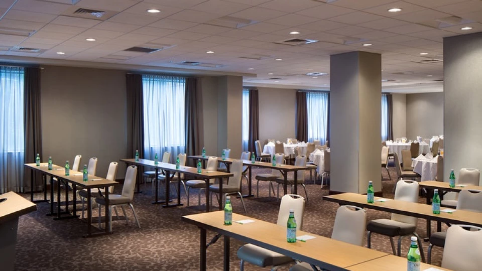 Courtyard grand river room meeting