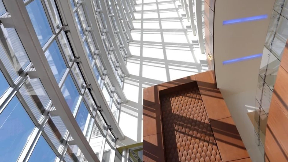 Atrium Up View Day