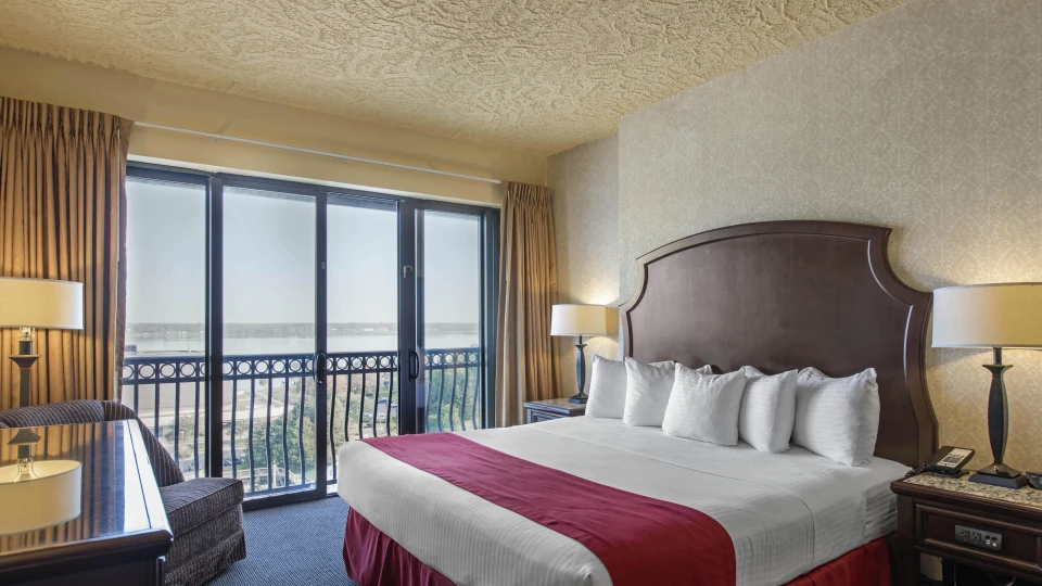 Shoreline Inn 4